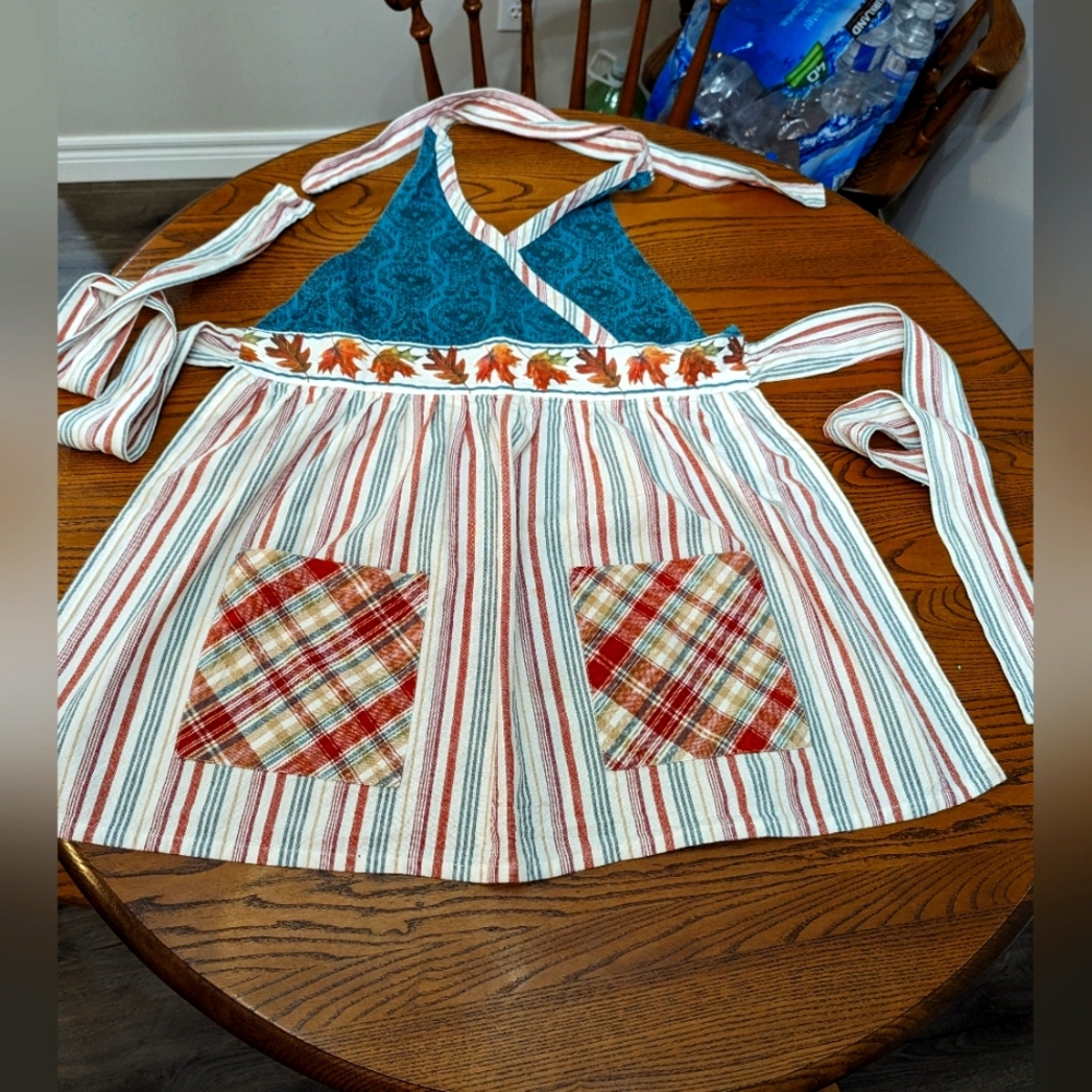 Kay Dee Cotton Apron. Full coverage. Ties at waist and neck. Vintage.